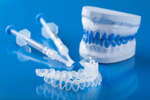 How To Use Teeth Whitening Trays From A Dentist